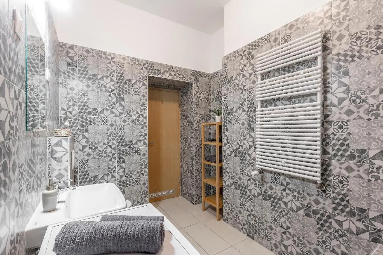 Central Gozsdu Apartment In The Party Street Budapest