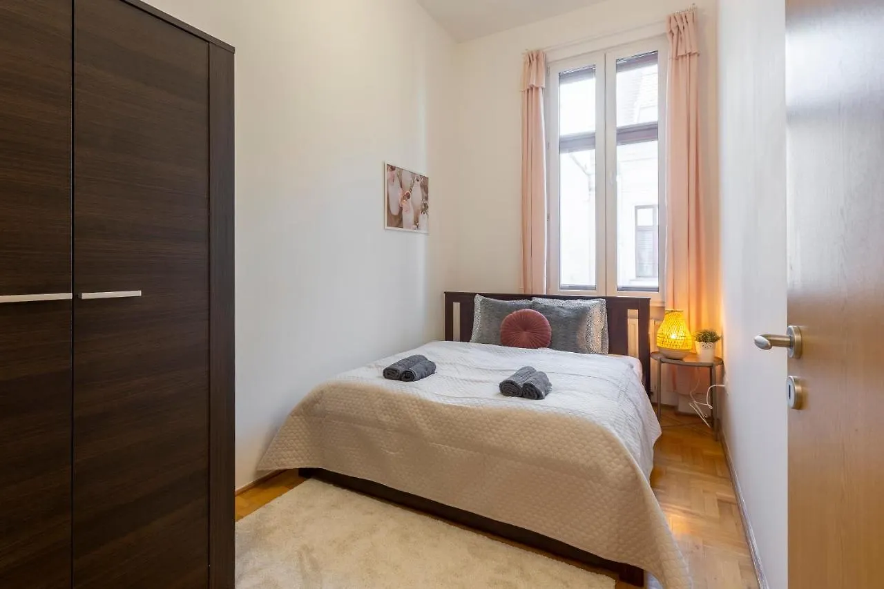 Central Gozsdu Apartment In The Party Street Budapest
