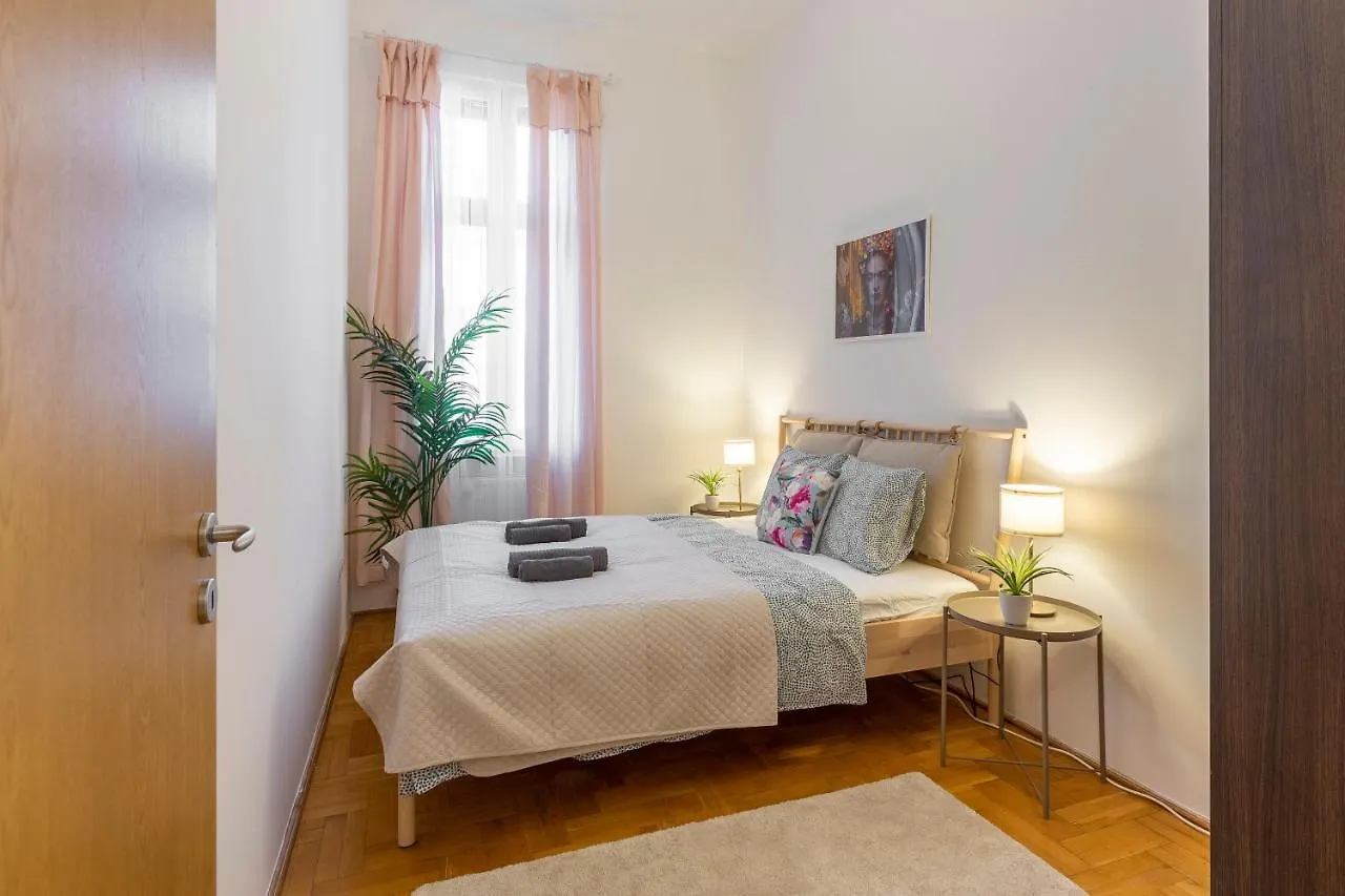 Central Gozsdu Apartment In The Party Street Budapest