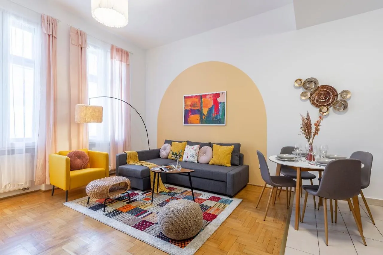 Central Gozsdu Apartment In The Party Street Budapest 0*,  Ungheria