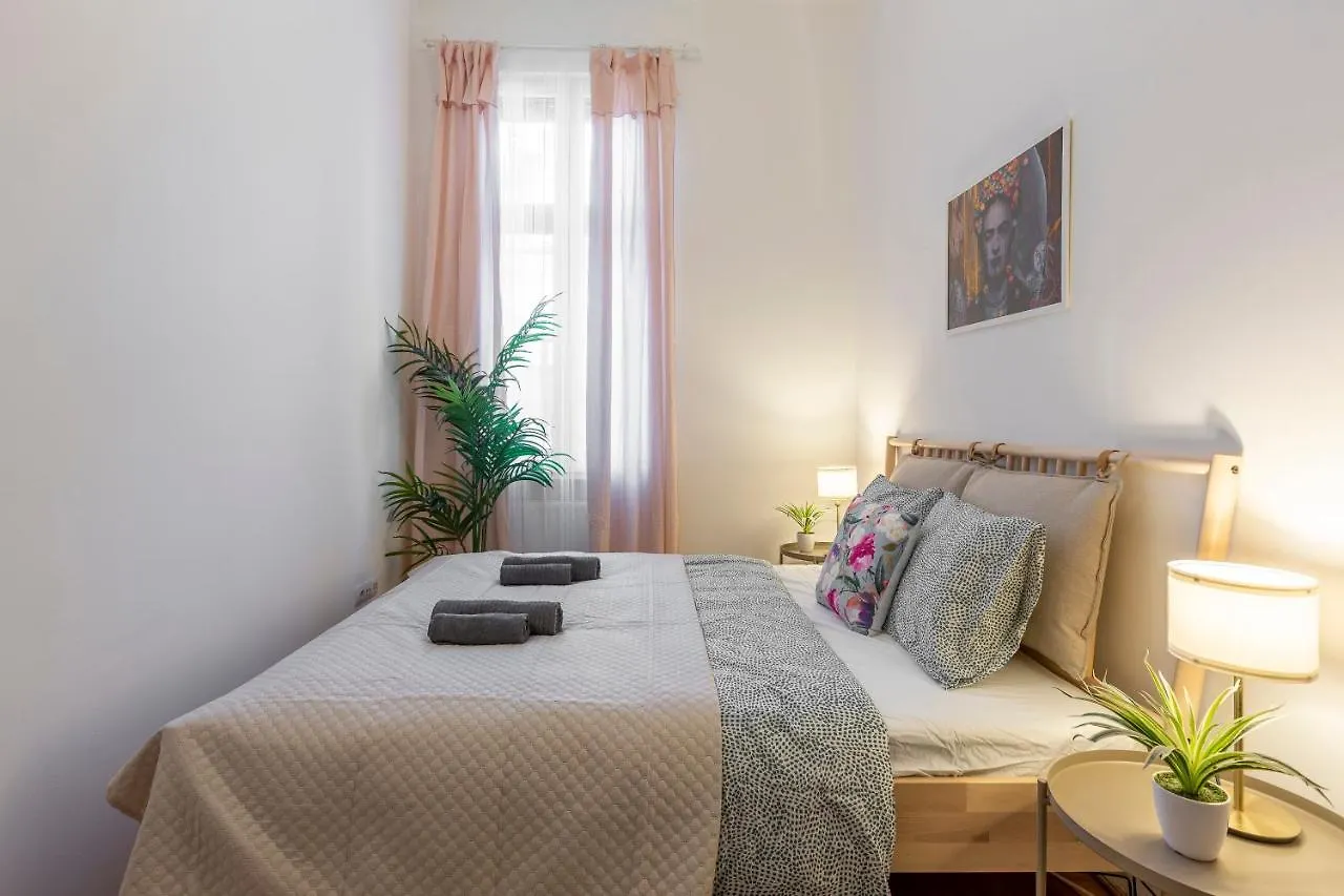 Central Gozsdu Apartment In The Party Street Budapest Ungheria